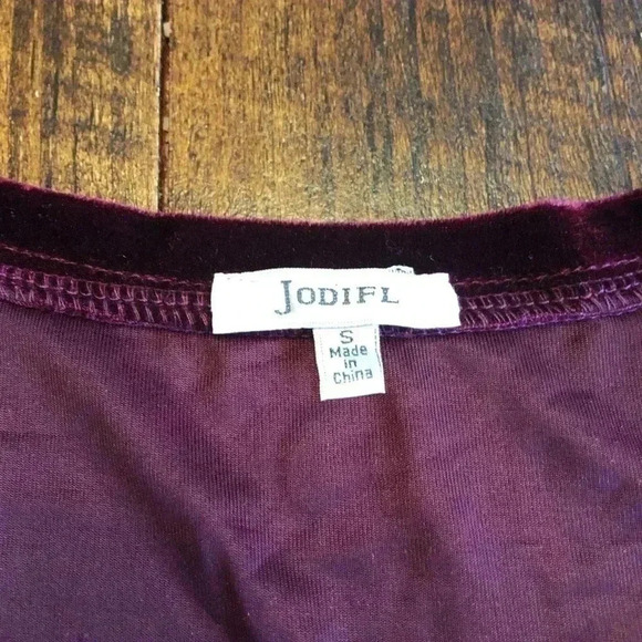 Jodifl | Velvet Top with Embroidery, 3/4 Sleeve - Picture 3 of 6